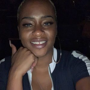 Meet your Posher, Rhonita